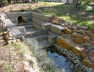 Two-tiered gabion basket scour hole weir